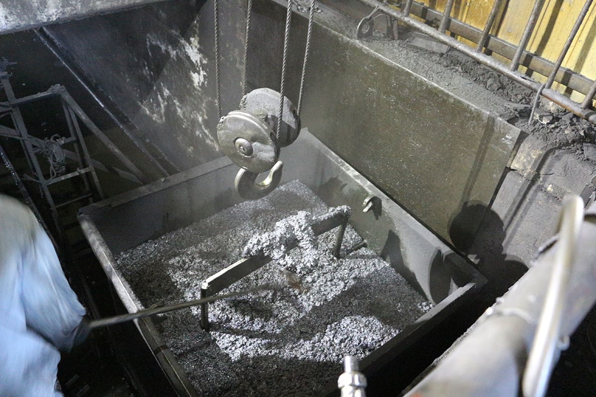 Kneading with coal tar pitch